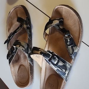 Time and Tru camo sandals